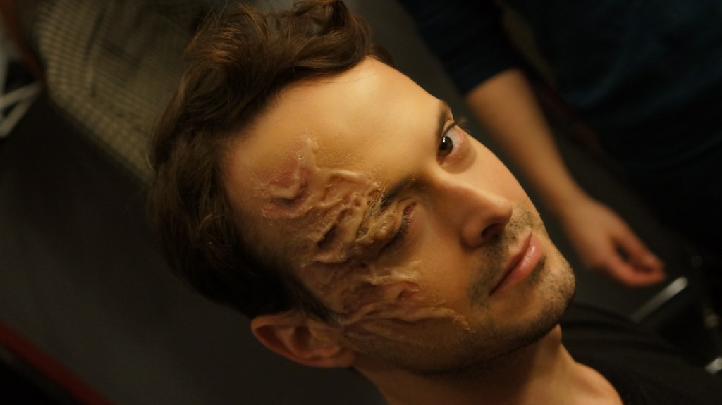 Oliver (Benjamin Dubois) - on appelle ça être défiguré. Maquillage de Véronique St-Germain.